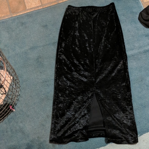 Black velvet skirt with slit in back - like new- - Picture 2 of 5